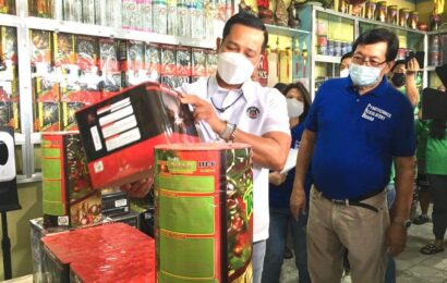 Fernando nag-inspeksyon sa mga pyro stalls sa Bocaue