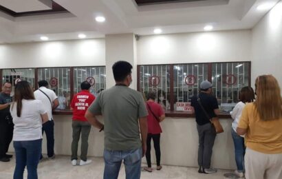 1,240 empleyado ng Angeles city hall nakatanggap ng mid-year bonus