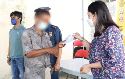 36 former rebels in Pampanga receive cash assistance