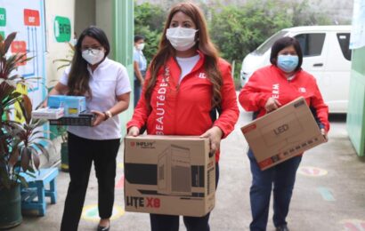 AC execs donate computer units to 10 public schools