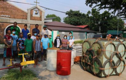 BFAR, namahagi ng mga payao sa Bataan