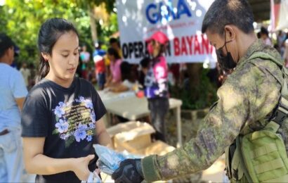 Phil Army and GMA KAPUSO Foundation Inc bring relief goods for quake victims in Abra