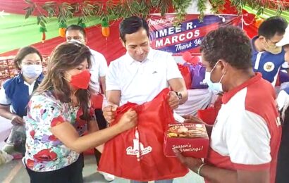 Sen Imee, Gov. Fernando distribute noche buena packs to 1,000 dumagats