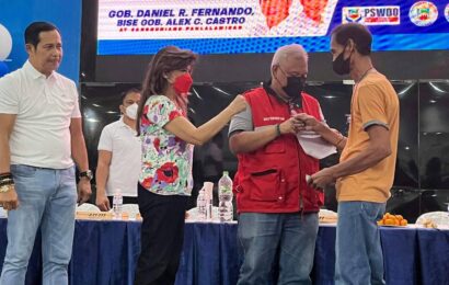 <strong>P10M ayuda sa mga Bulakenyong pinaka naapektuhan ng inflation, ipinamahagi</strong>