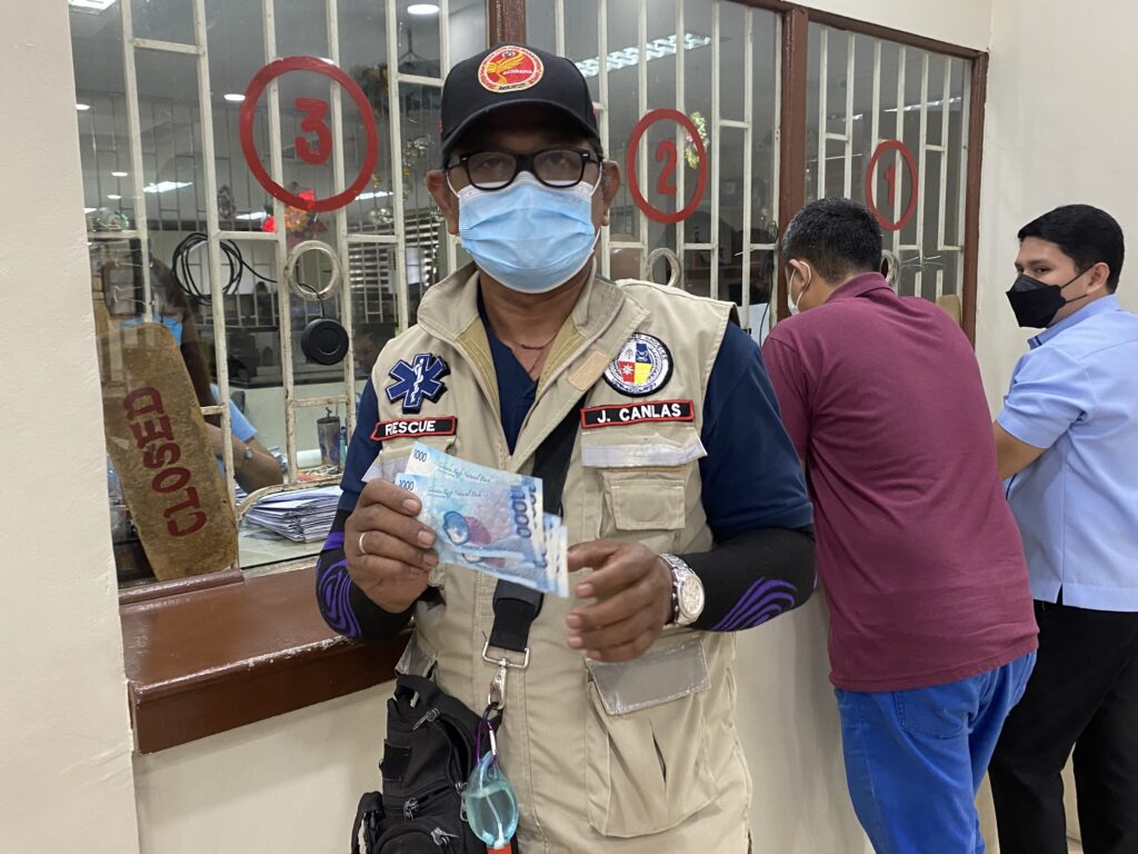 1,320 employees in Angeles City get ₱5K productivity bonus