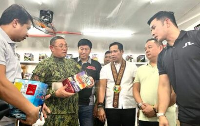 Fernando at Azurin bumisita sa mga tindahan ng paputok sa Bocaue 