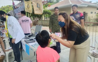 N. Ecija farmers get free medical, dental services