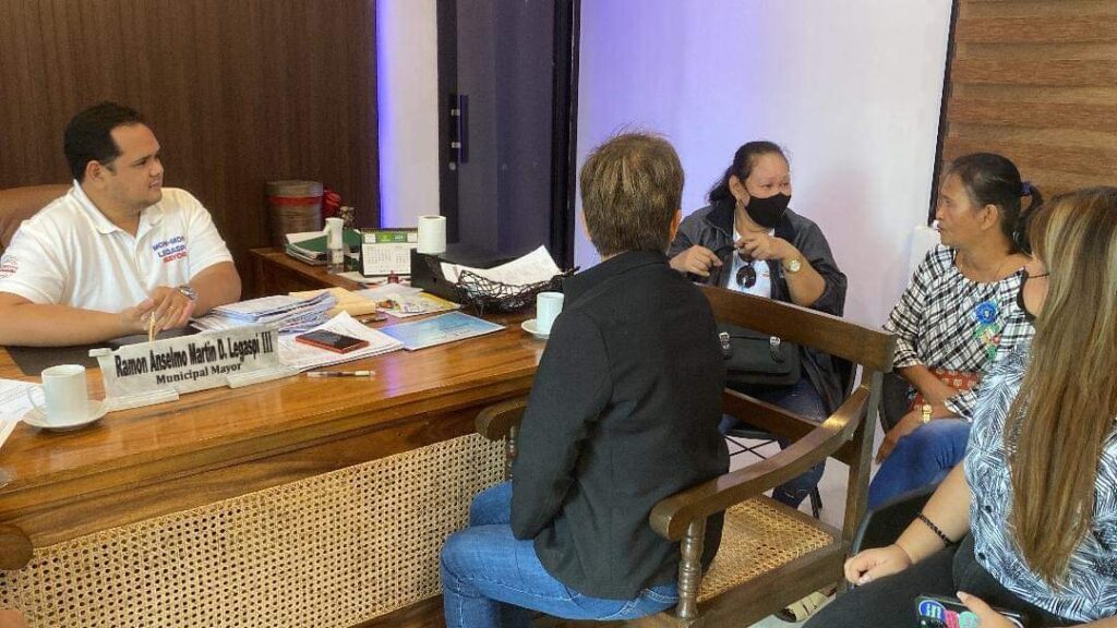 Lazatin helps reunite Bale Pusu ward with family in Aklan