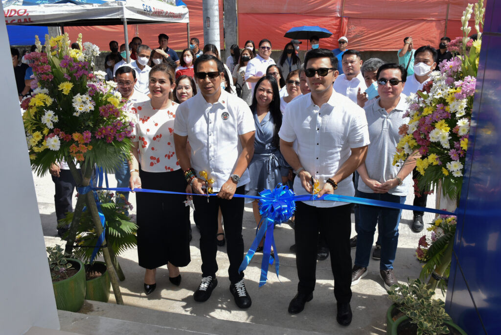 Fernando, Castro pinasinayaan bagong gusali ng blood center at public health office Bulacan Medical Center Compound 
