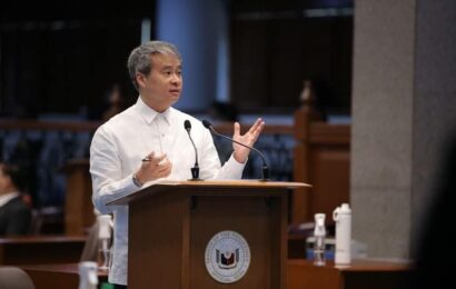 <strong>Villanueva bats for free licensure exam fees for indigents</strong>