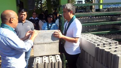 <strong>Pandurog ng plastik para gawing hollow block, ipinagkaloob ng DTI sa Baliwag</strong>