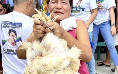 Dan Way namigay ng libreng manok sa 4,500 pamilya sa Candaba