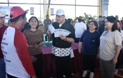 DOLE provides emergency employment to 1K Lubao residents