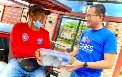 SM Bulacan malls share Noche Buena package to 990 workers in the community