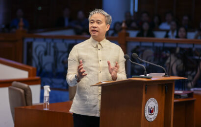 Senators rally behind Villanueva amid continuous personal attacks