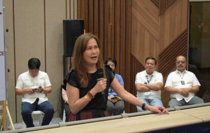 DENR awards 151 land titles to Tarlac residents