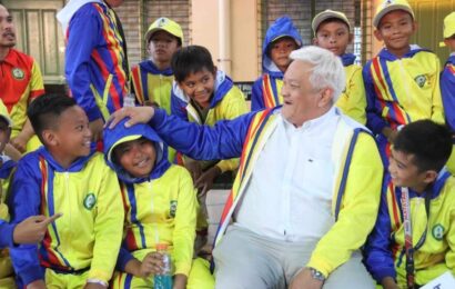 AC CLRAA athletes welcome Mayor Lazatin in Tarlac