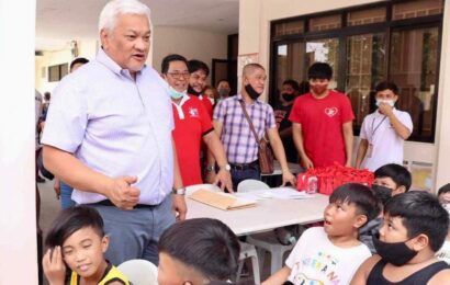 1,011 batang Angeleño nagpa-tuli