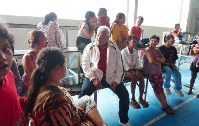 Mayor Lazatin visits flood victims at the evacuation center