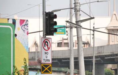 NLEX and MMDA install modern traffic signal lights at NLEX Connector intersections