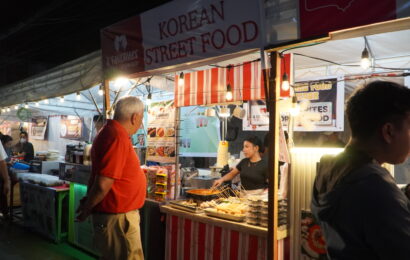 CONG POGI VISITS XMAS BAZAAR