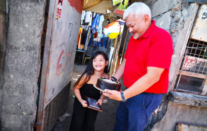 POGI VISITS YOUNG TABUN RESIDENT