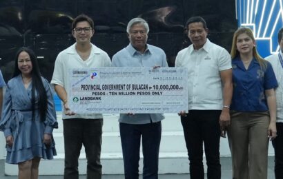 Bulacan, tumanggap ng P10-M educational assistance mula sa PAGCOR para sa mga Bulakenyong iskolar